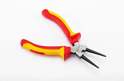 Kìm Mở Phe Trong Mũi Thẳng Cách Điện 6″ Sata 70161