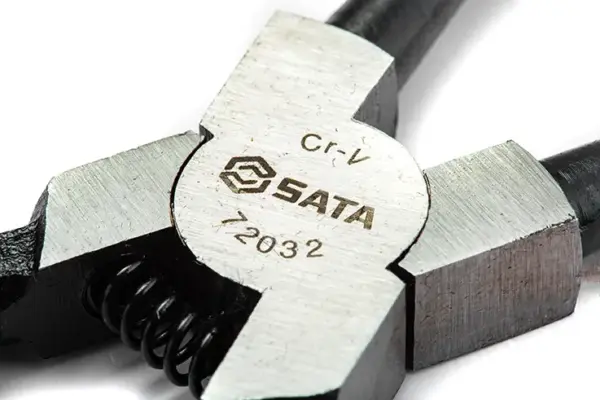 Kìm Mở Phe Trong Mũi Thẳng 9Inch (32-80mm) SATA 72033